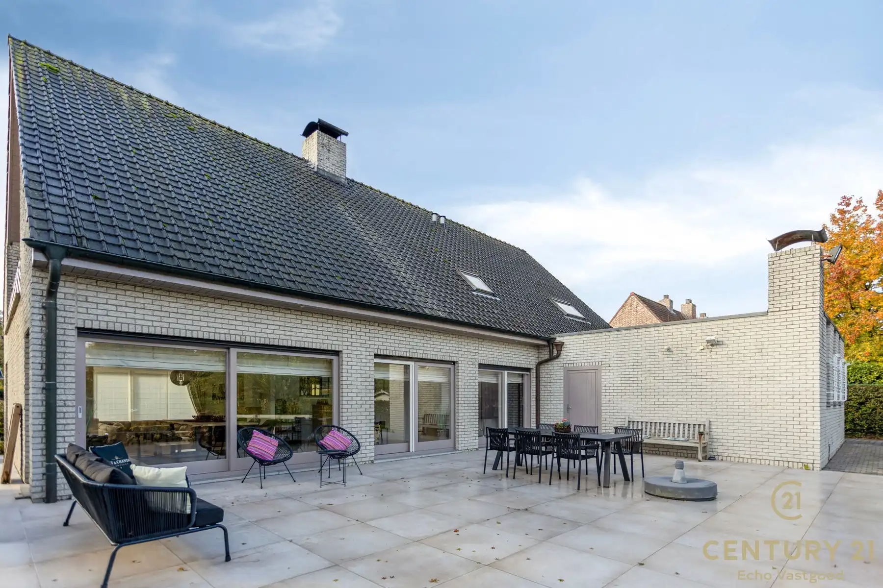 Ruime, gerenoveerde villa met fraaie tuin op ca 2420m² foto 8