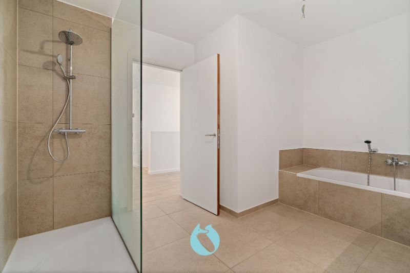Ontdek dit prachtige duplex-nieuwbouwappartement, met drie slaapkamers en twee badkamers foto 12