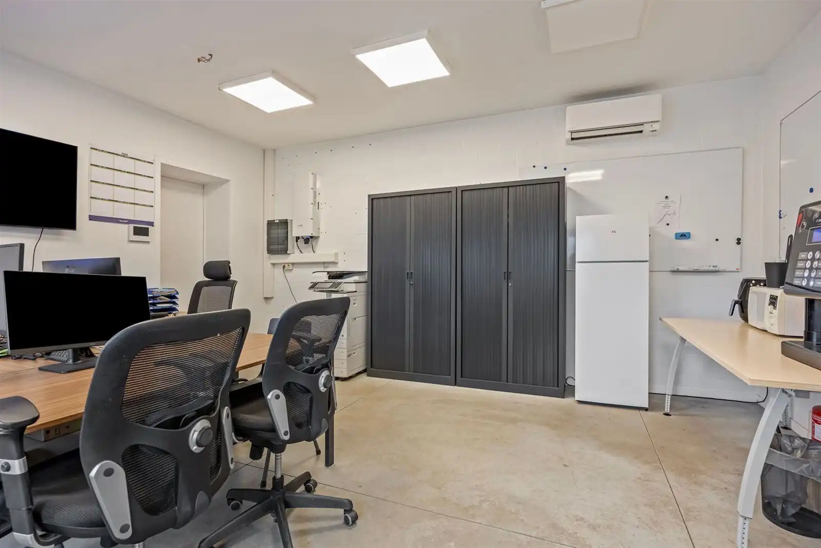 Magazijn met kantoorruimte  foto 7