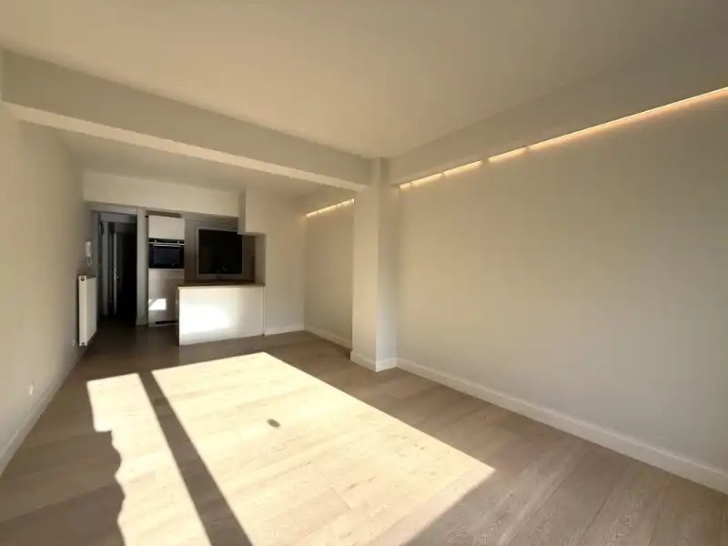 Modern 2-slaapkamerappartement met terras aan Sint-Annaplein foto 3