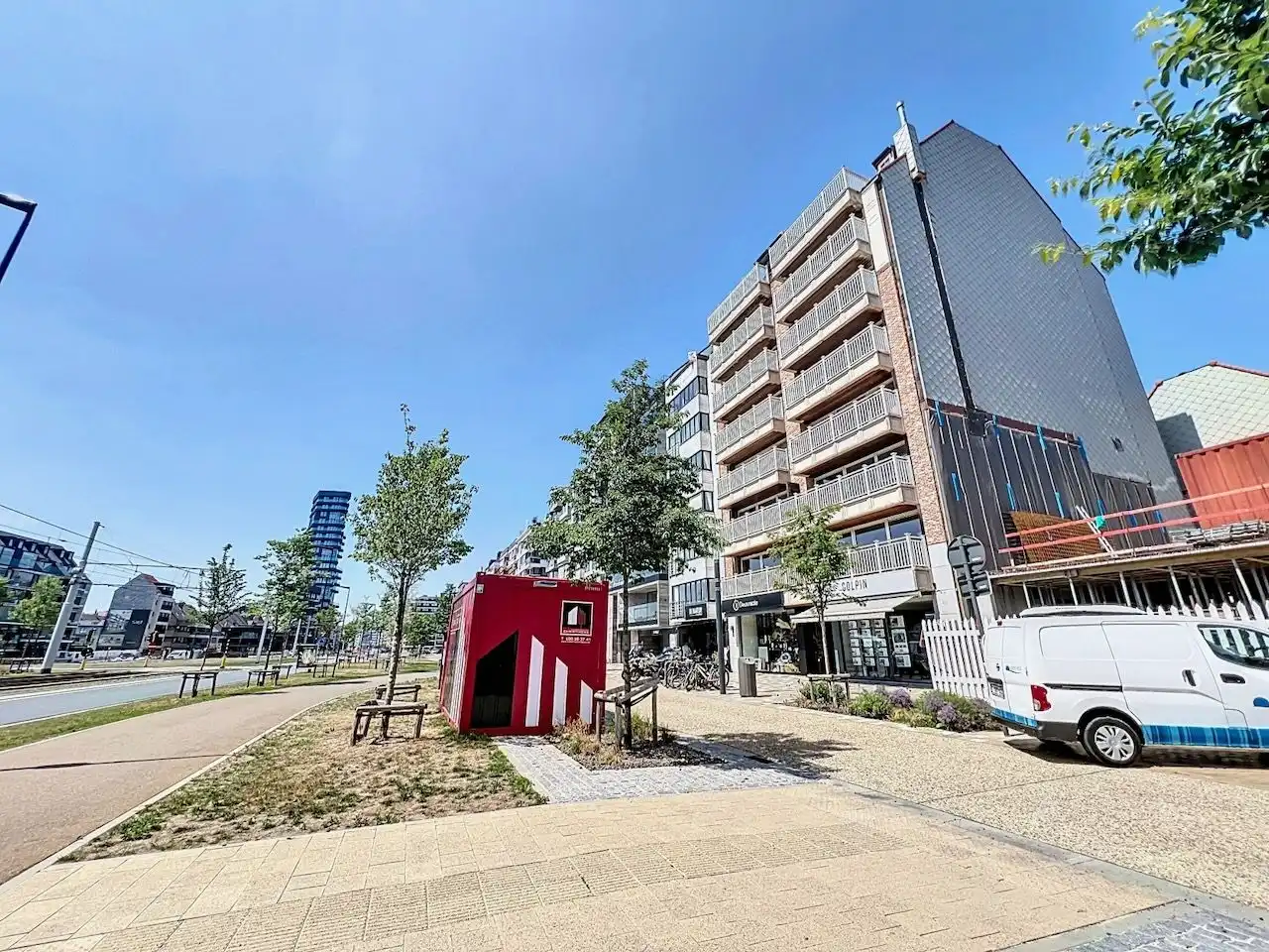 Buitengewoon ruime twee dubbele garagebox geschikt voor vier wagens foto 2