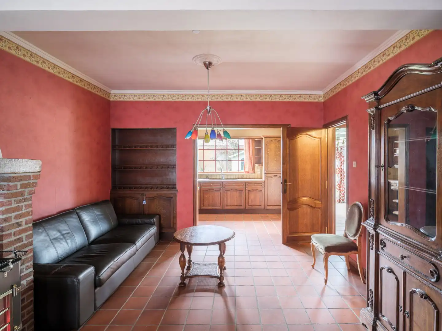 Te renoveren gezinswoning met vier slaapkamers en tuin in Wondelgem foto 4