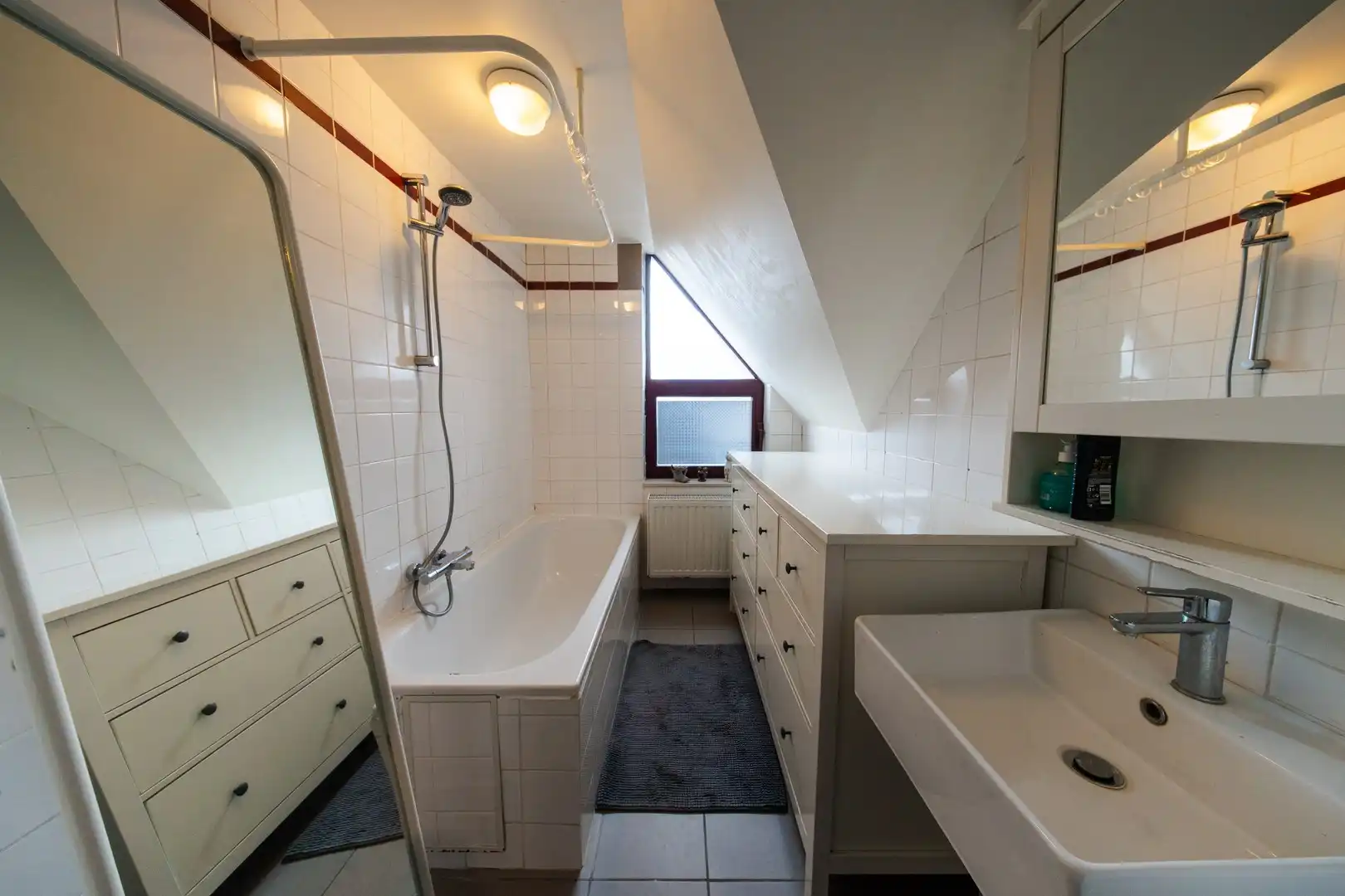 Instapklaar appartement met 3 slaapkamers, terras & zonnepanelen. foto 12