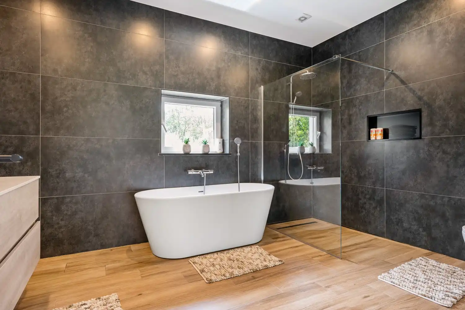 Recent gerenoveerde woning met 4 slpkrs en tuin foto 9