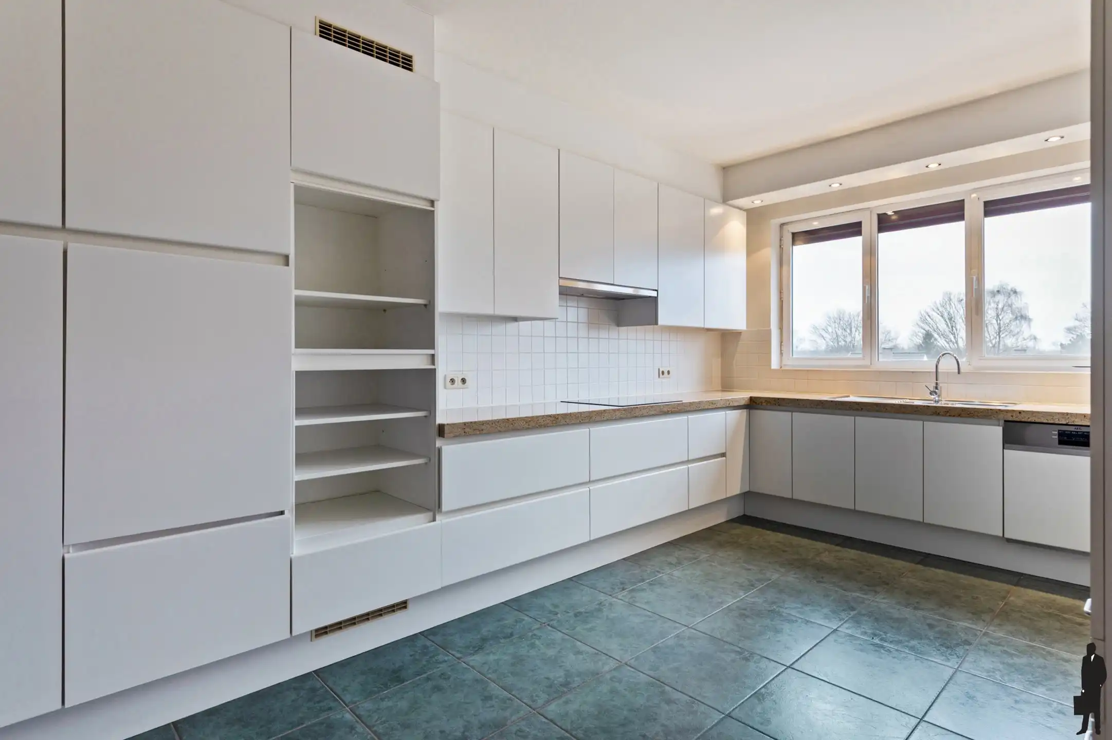 Ruim appartement met 2 slpks, 2 terrassen en staanplaats foto 9