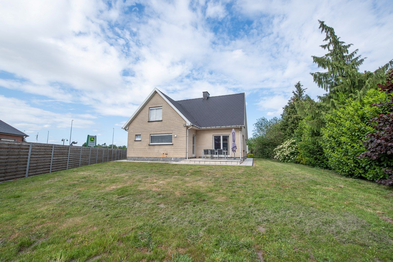 Ruime gezinswoning TE KOOP  op 1307 m² met uitstekende ligging en groot potentieel. foto 11