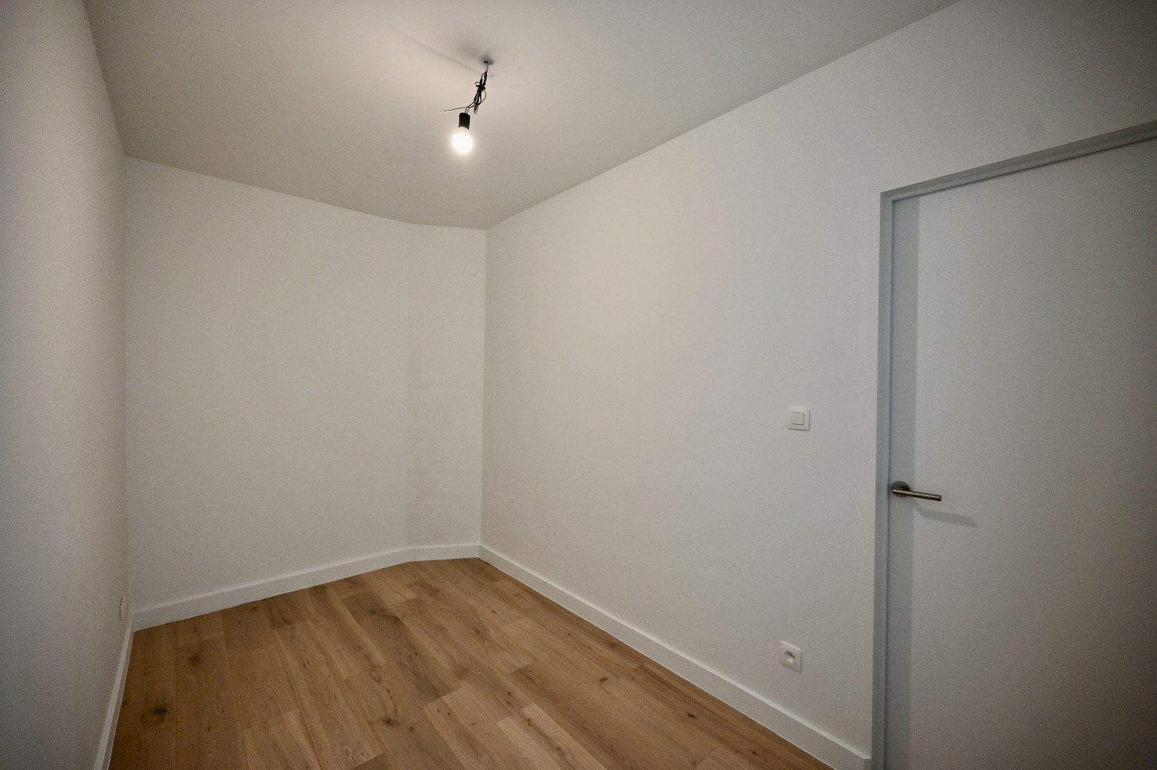 KARAKTERVOL GELIJKVLOERS APPARTEMENT MET STADSTERRASJE foto 8