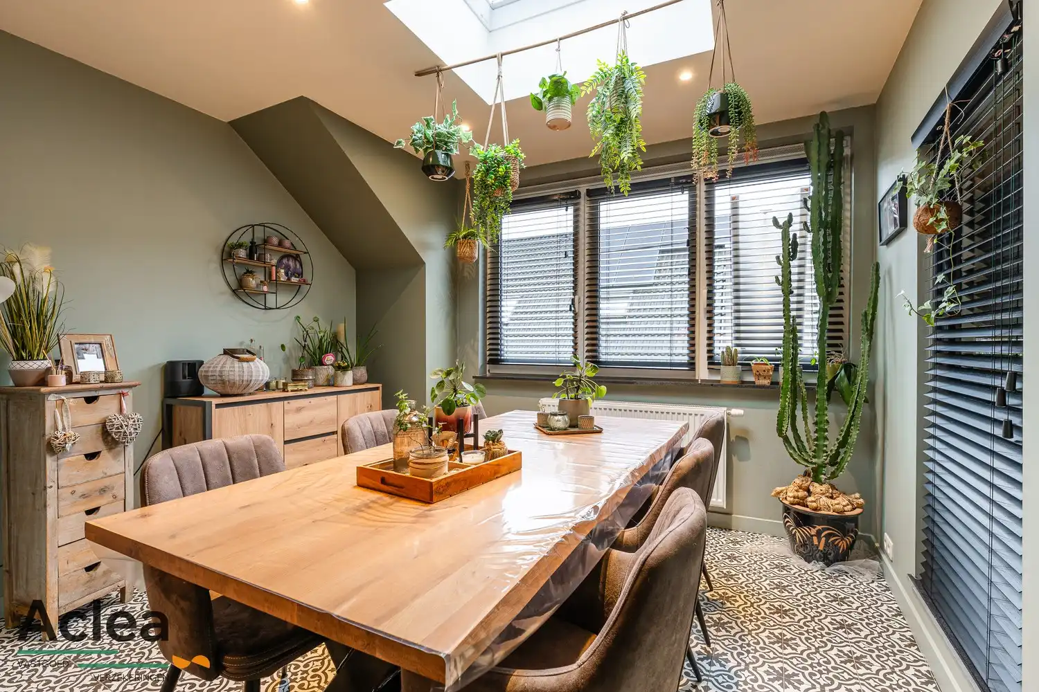 Smaakvol, ruim appartement met garage foto 2