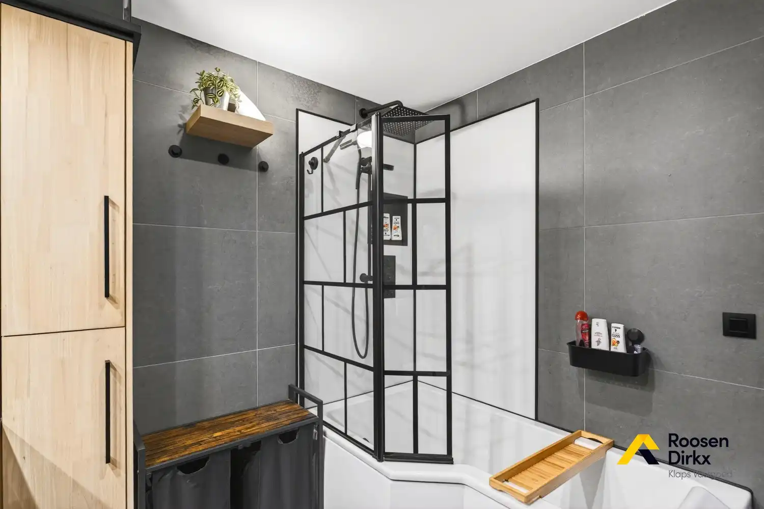 Unieke loft met overdekte autostaanplaats en 92m² bewoonbare oppervlakte in Bree centrum foto 14