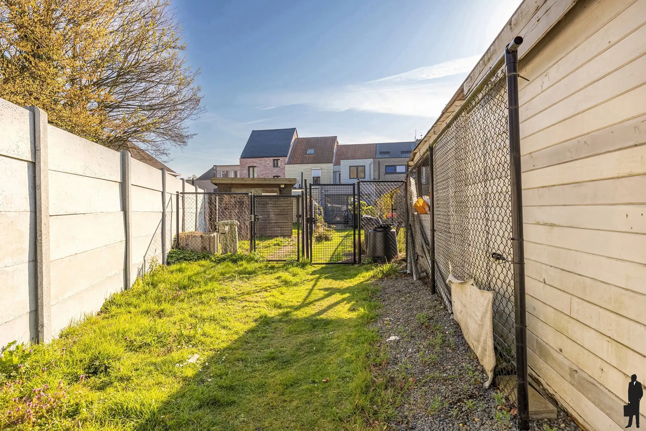 Instapklare woning met 3 slpk &  tuin met achteruitweg foto 13