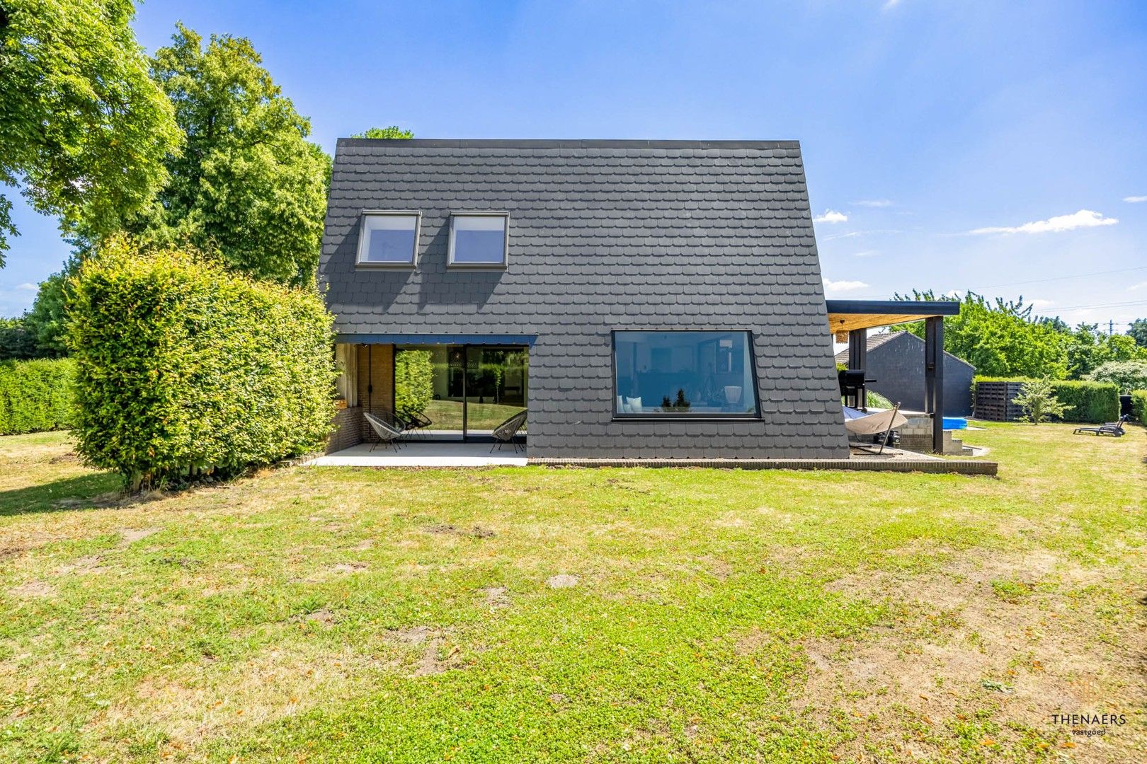 UNIEKE GERENOVEERDE WONING MET 4 SLAAPKAMERS EN PRACHTIG UITZICHT OP DE VELDEN. foto 46