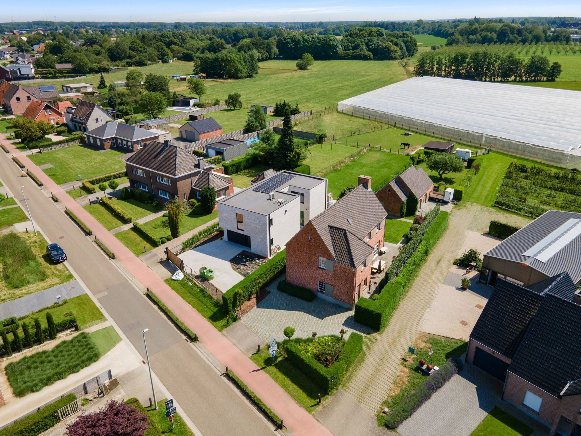 Prachtige villa op rustige locatie met achterliggend weiland. foto 3
