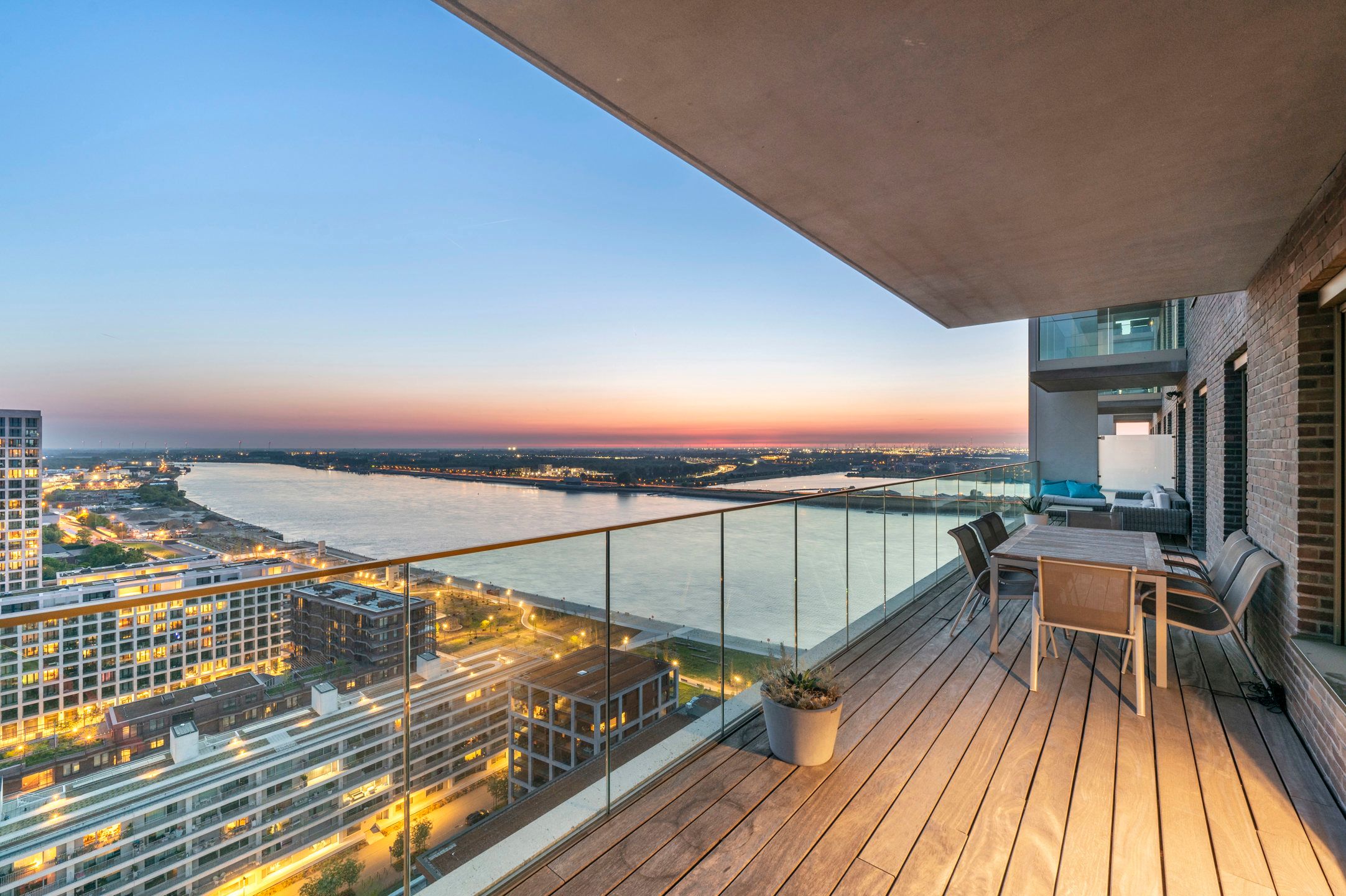 Exclusief appartement (ca.210m²) met riante terassen (ca.140m²) én zicht op de Schelde en de Stad!  foto 17
