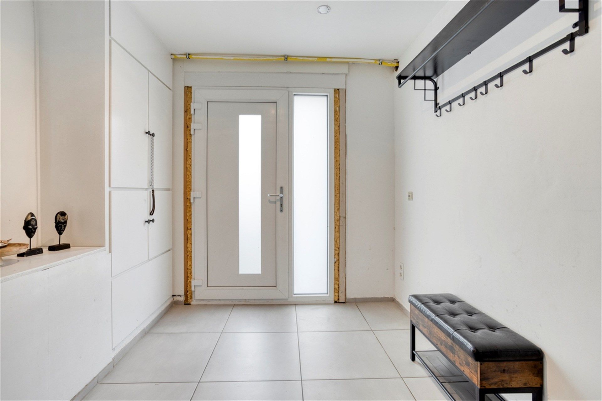 Ruime gezinswoning met 3 slaapkamers, garage en zonnige tuin foto 3