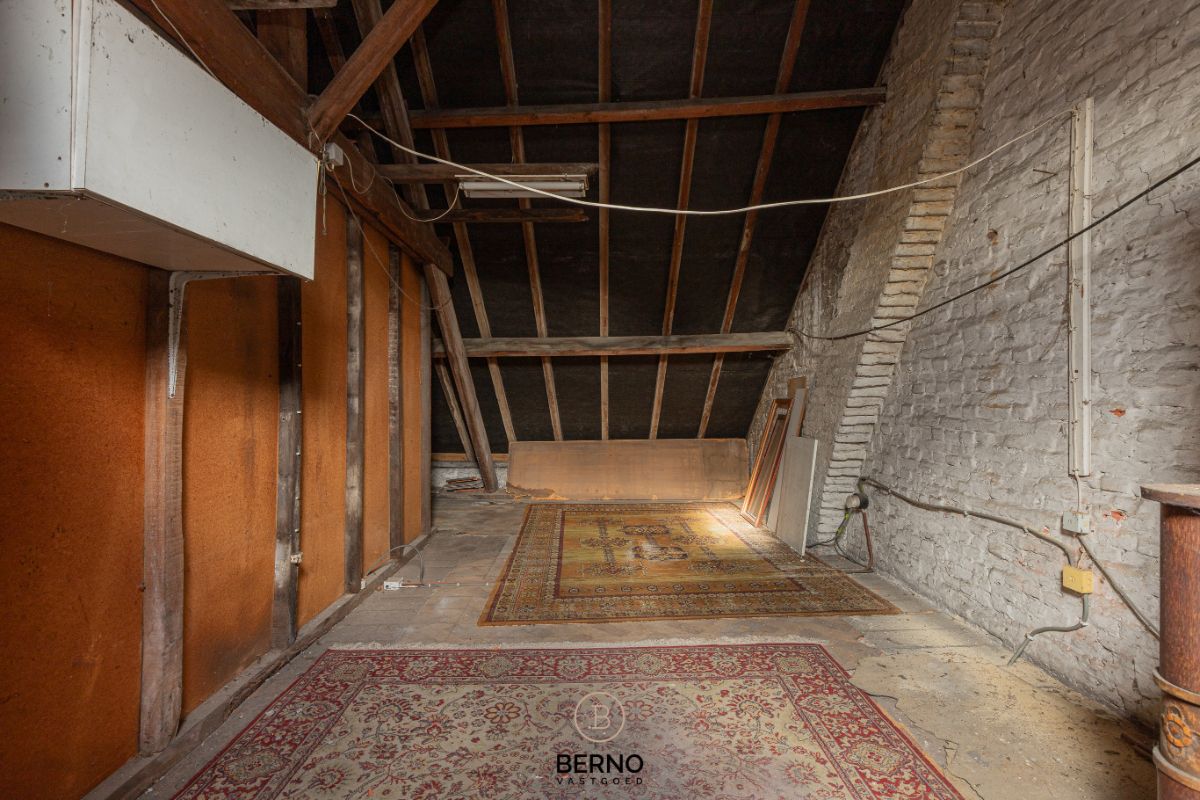 Renovatiewoning met garage en mooie tuin foto 12