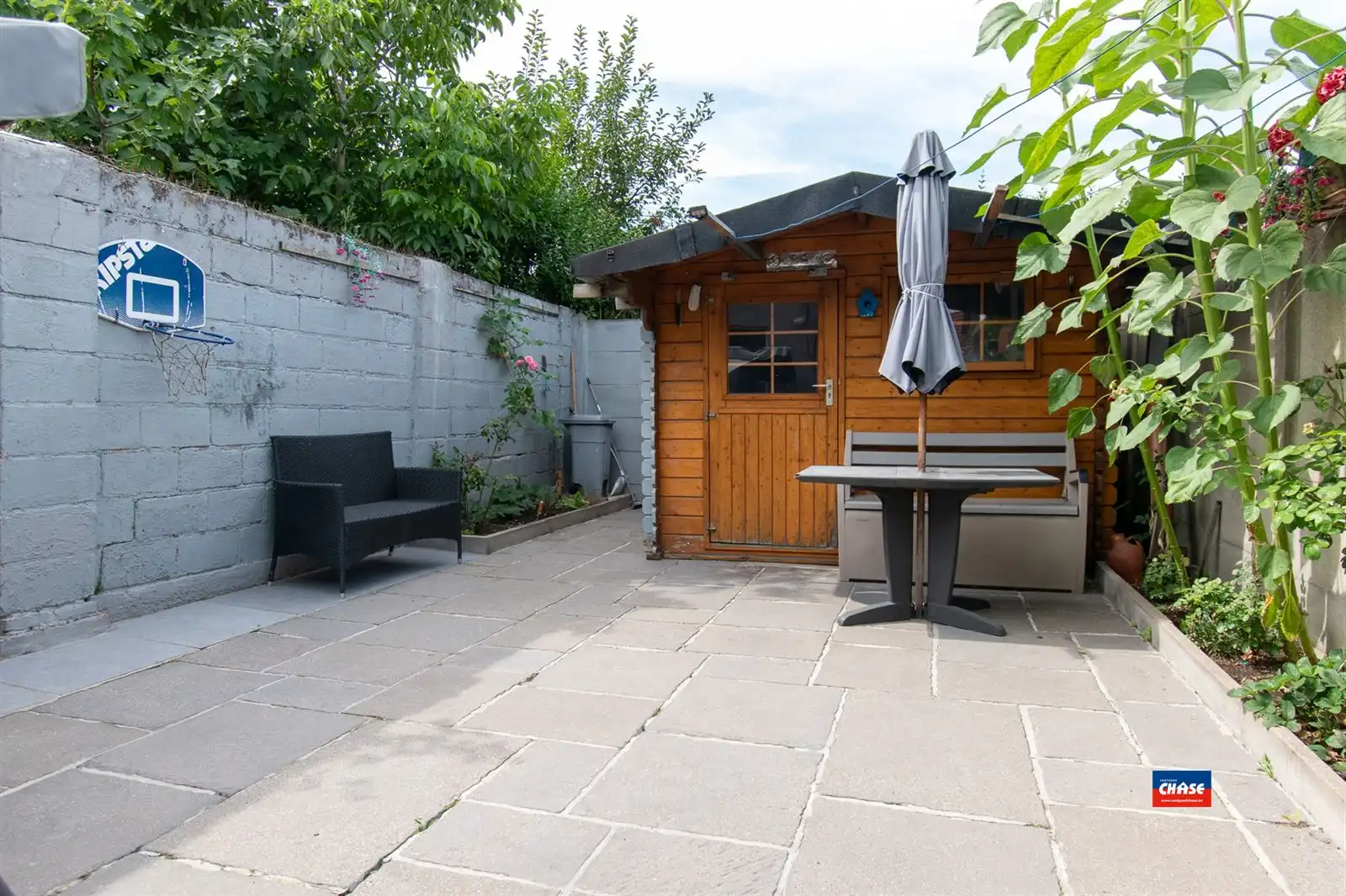 Instapklare rijwoning met tuin en garage foto 14