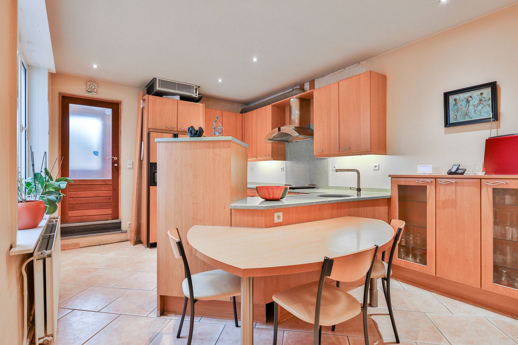 Veelzijdige meergezinswoning met massa’s potentieel foto 8