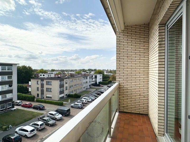 Lichtrijk appartement met twee slaapkamers, terras en optionele garagebox in Sint-Niklaas foto 9