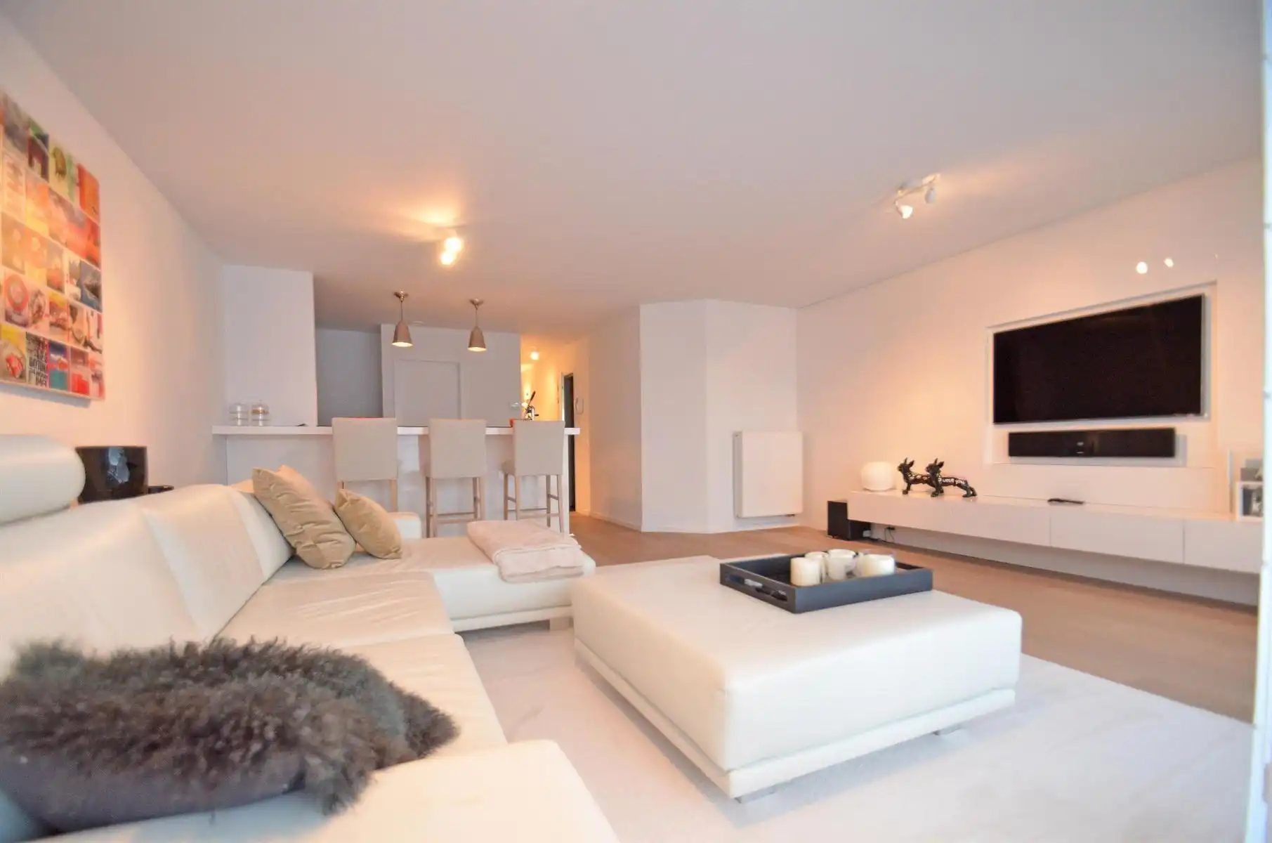 Mooi ongemeubeld appartement in hartje Zoute op wandelafstand van het Albertplein! foto 3