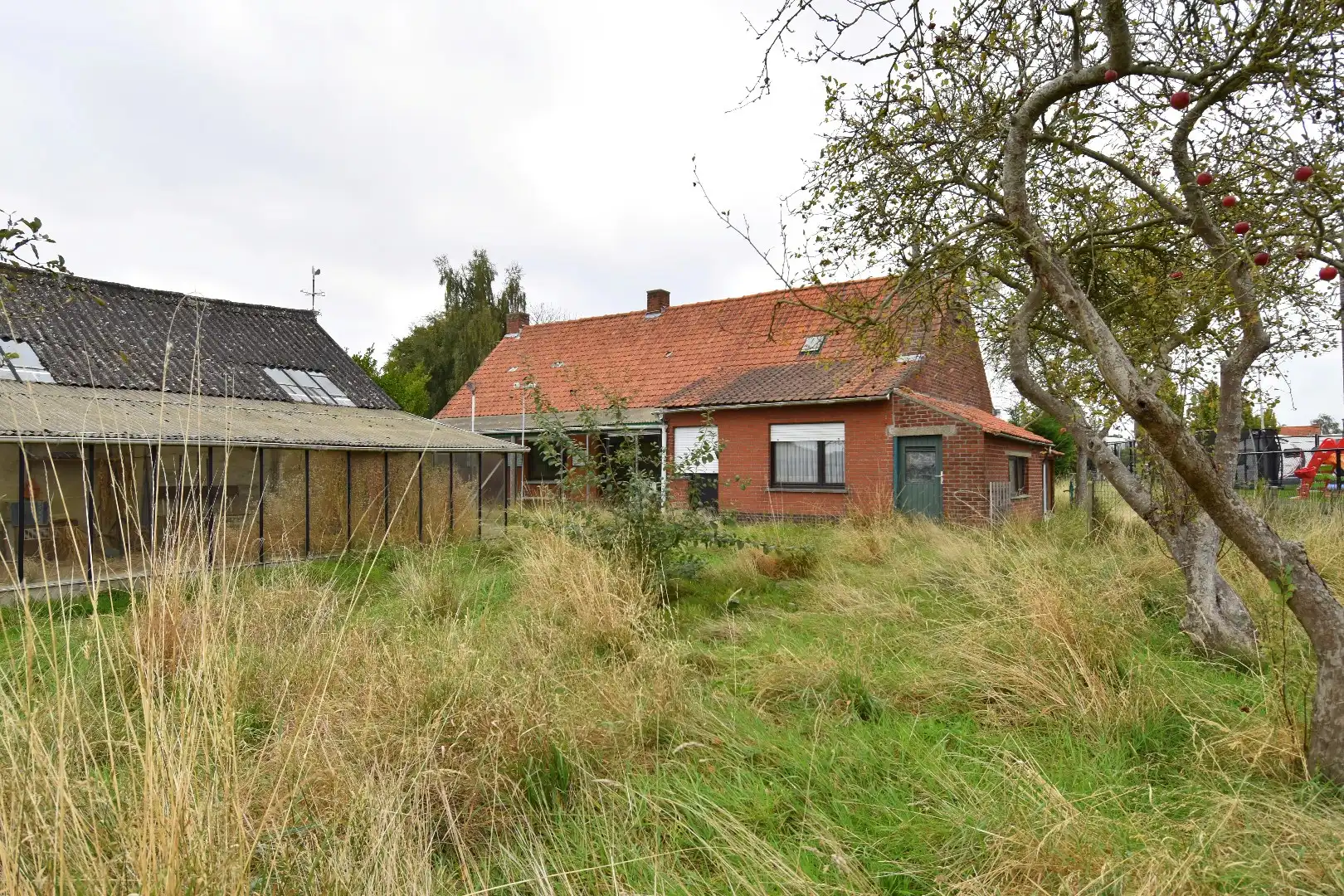 Te renoveren alleenstaande woning met prachtig landelijk vergezicht foto 2