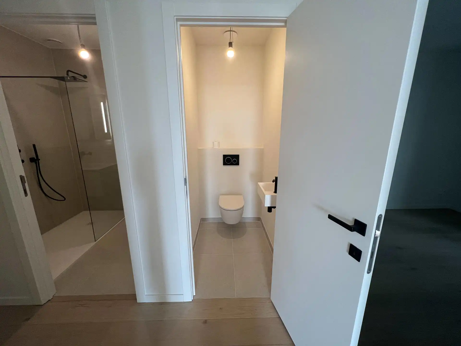 2-slaapkamer appartement met ruim terras en parking foto 8