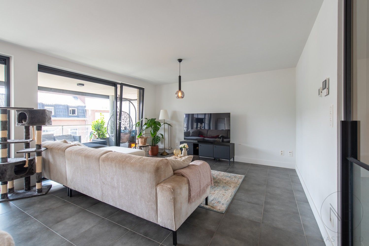 Instapklaar appartement met 2 slaapkamers & autostaanplaats! foto 7
