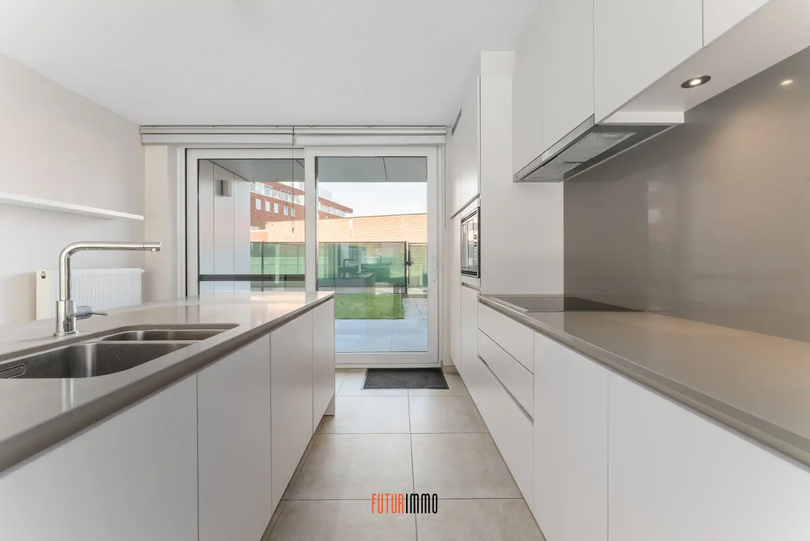Lichtrijk gelijkvloersappartement met tuintje te Brugge foto 6