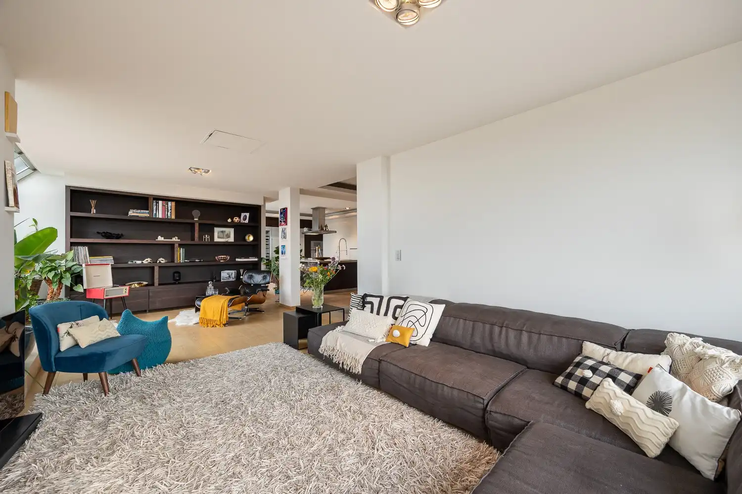 Fantastische energiezuinige penthouse (EPC B!) aan de Nationale Bank met 2 slaapkamers en 2 badkamers, zalig terras 20m², ruime kelder en 2 optionele garages foto 5