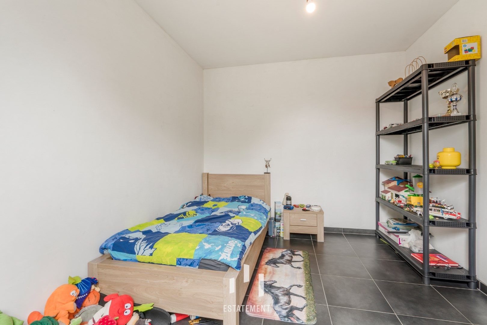 Recente halfopen woning (2015) met 3 slaapkamers, garage en tuin foto 10