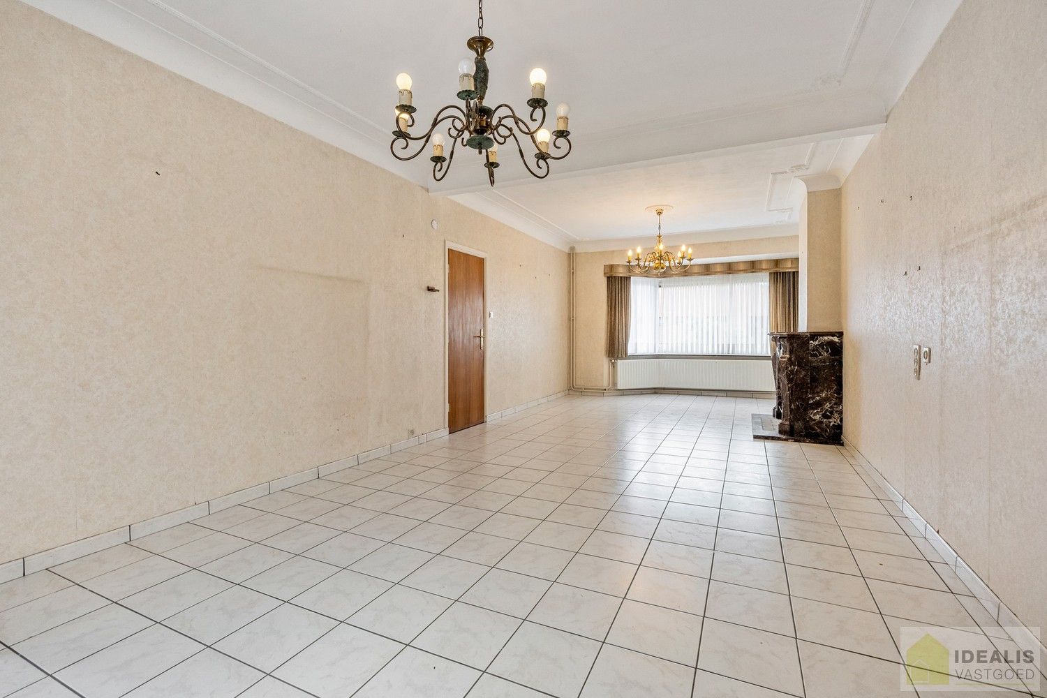 IDEALIS VASTGOED - Aangename karakterwoning op fijne locatie te Pelt. Deze woning omvat maar liefst +-143m² netto bewoonbare oppervlakte op een perceel van 4a 53ca met een ruime woonkamer, maar liefst 3 slaapkamers, badkamer, wasplaats, veranda en garage vlakbij de dorpskern van Boseind! Uiterst geschikt voor kandidaten op zoek naar een betaalbare woning op te frissen naar eigen wens. foto 14