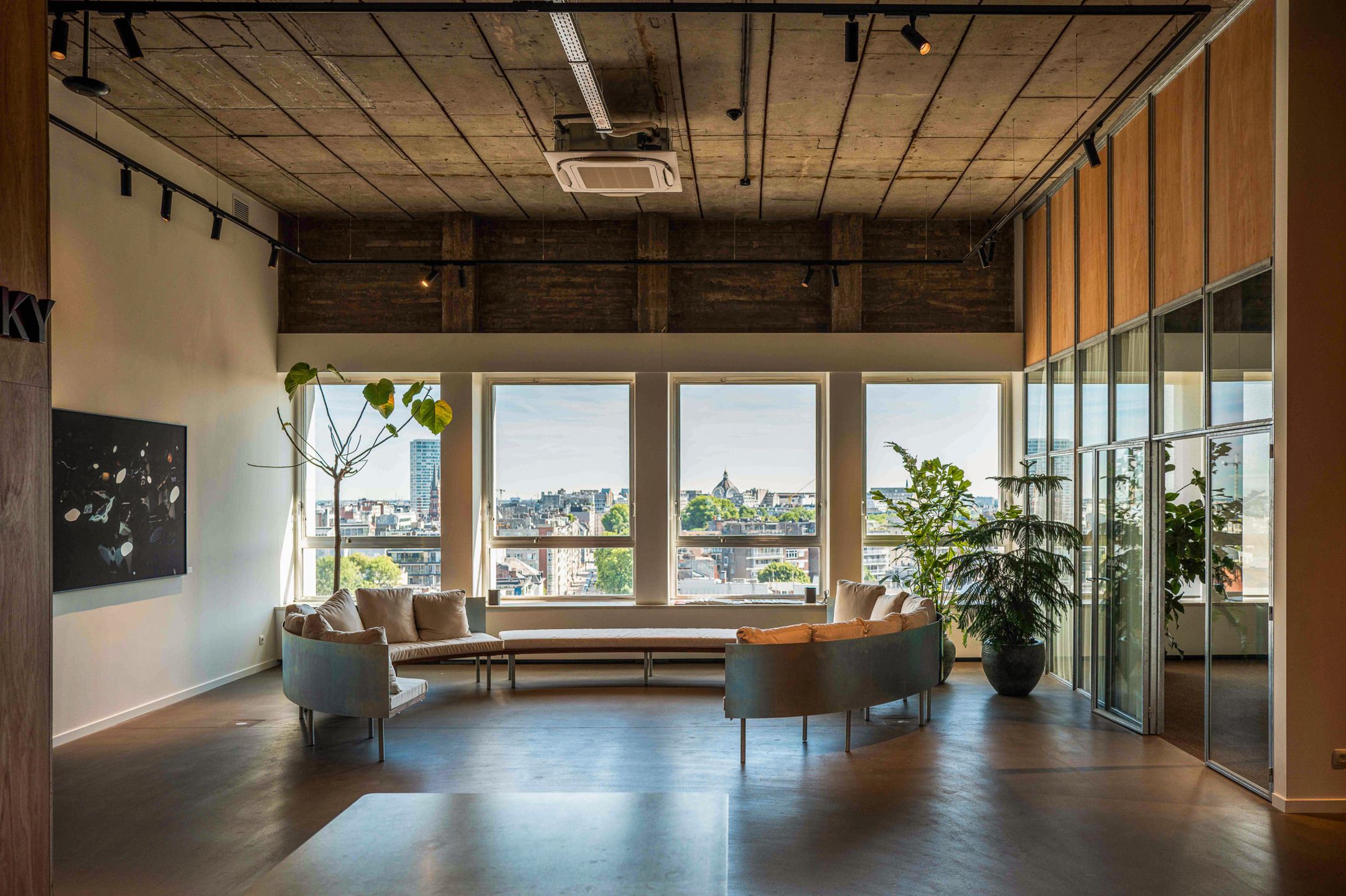 ANTWERPEN ZUID - EXCLUSIEf CO-WORKING KANTOOR  foto {{pictureIndex}}