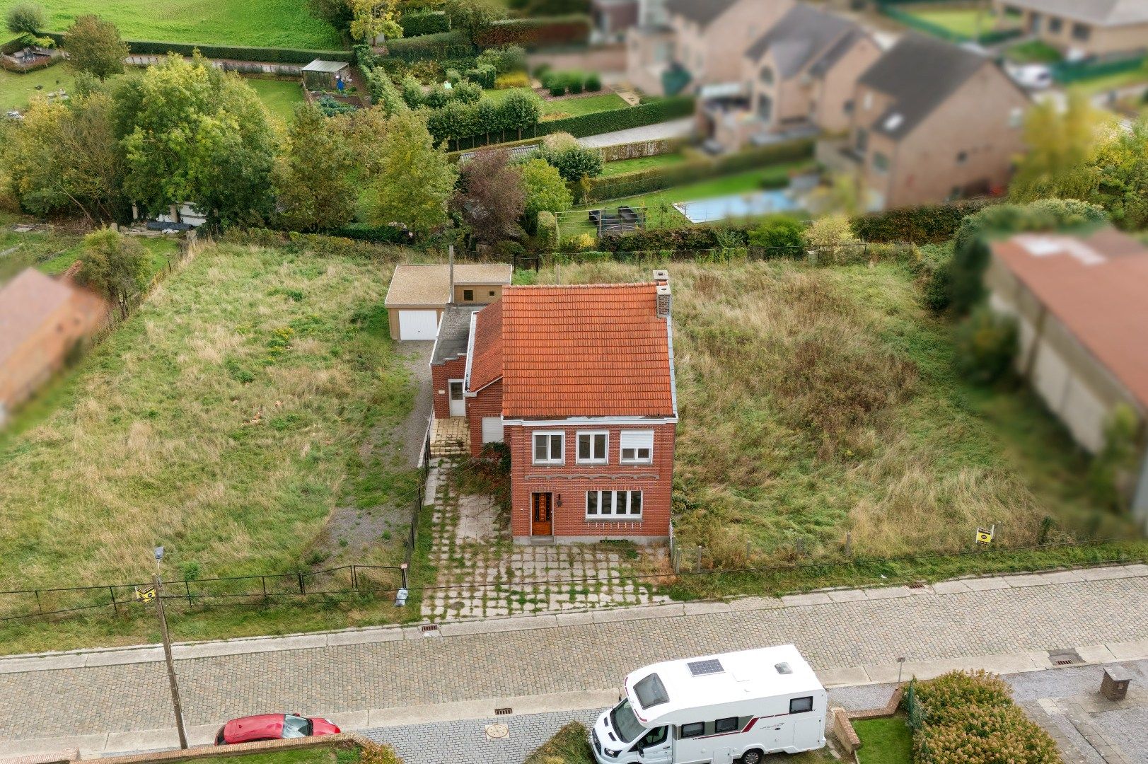 Hoofdfoto van de publicatie: Woning met potentieel 4 bouwgronden