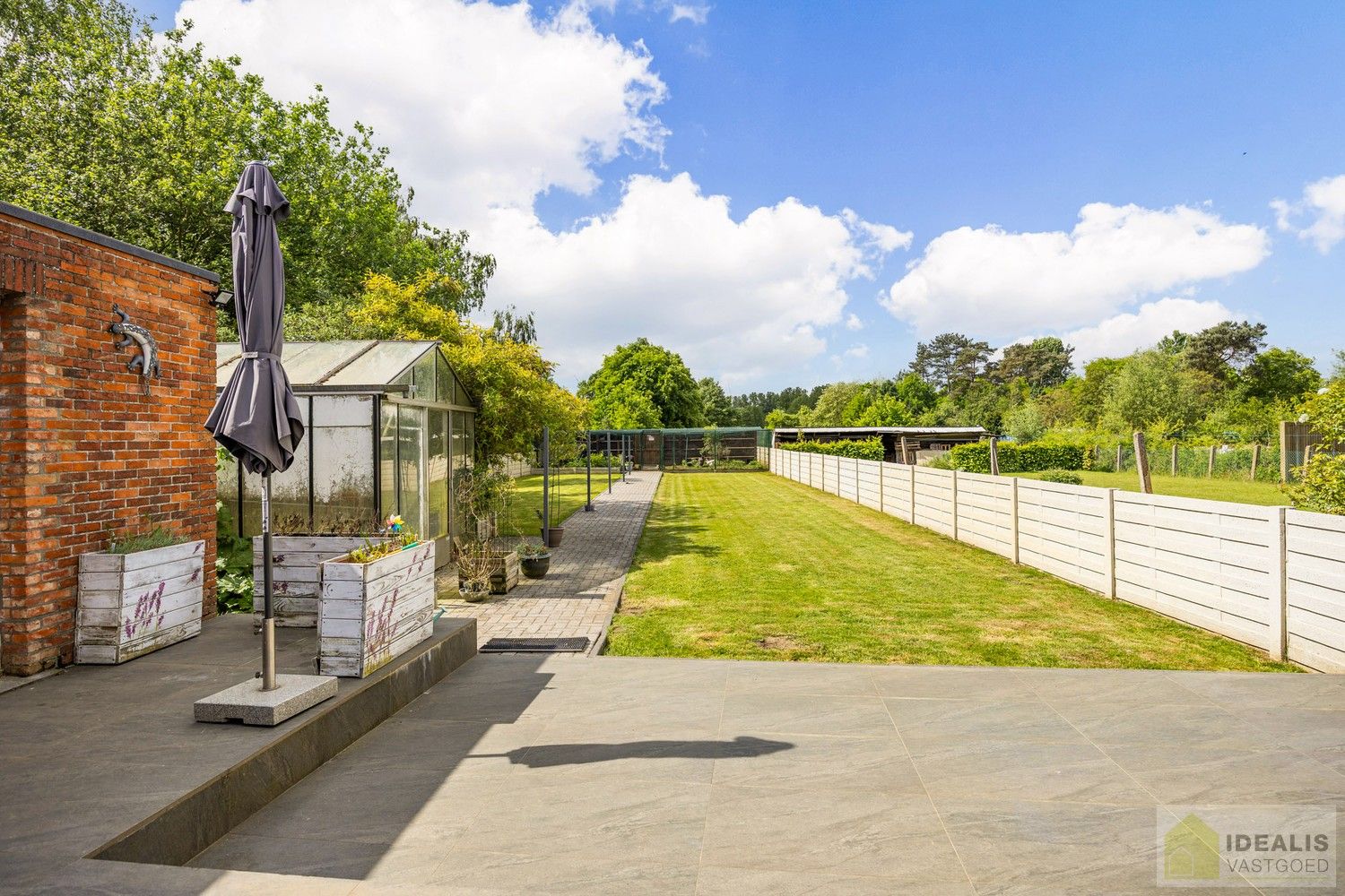 IDEALIS VASTGOED – RECENT GERENOVEERDE WONING (2021) OP EEN PERCEEL VAN MAAR LIEFST 8A92CA OP EEN ZEER GUNSTIGE LOCATIE! Deze ruime woning met een netto bewoonbare oppervlakte van +- 170m² bevindt zich langs de Paalseweg in Hulst, deelgemeente van Tessenderlo-Ham. Naast de perfecte ligging is het een prachtig afgewerkte woning met een royale leefruimte, zeer ruime open keuken, 3 slaapkamers en badkamer. Een uniek aanbod voor wie op zoek is naar een volledig gerenoveerde instapklare woning. foto 27