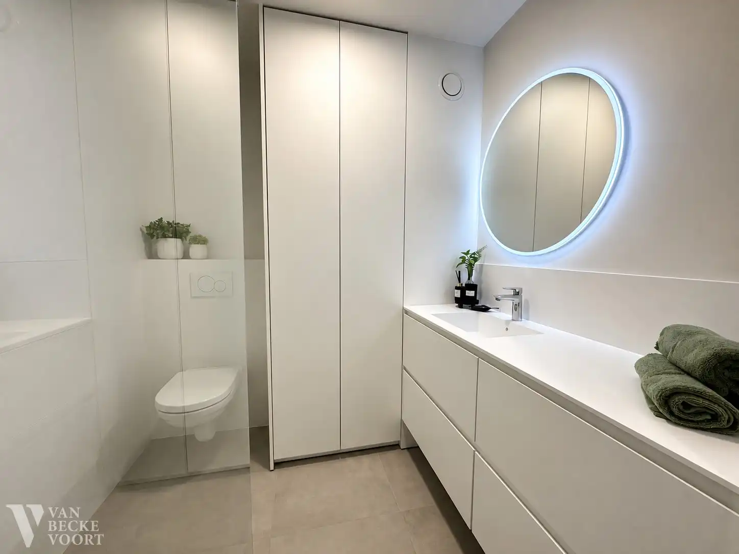 Verfijnd heringericht appartement met zicht op zee foto 5