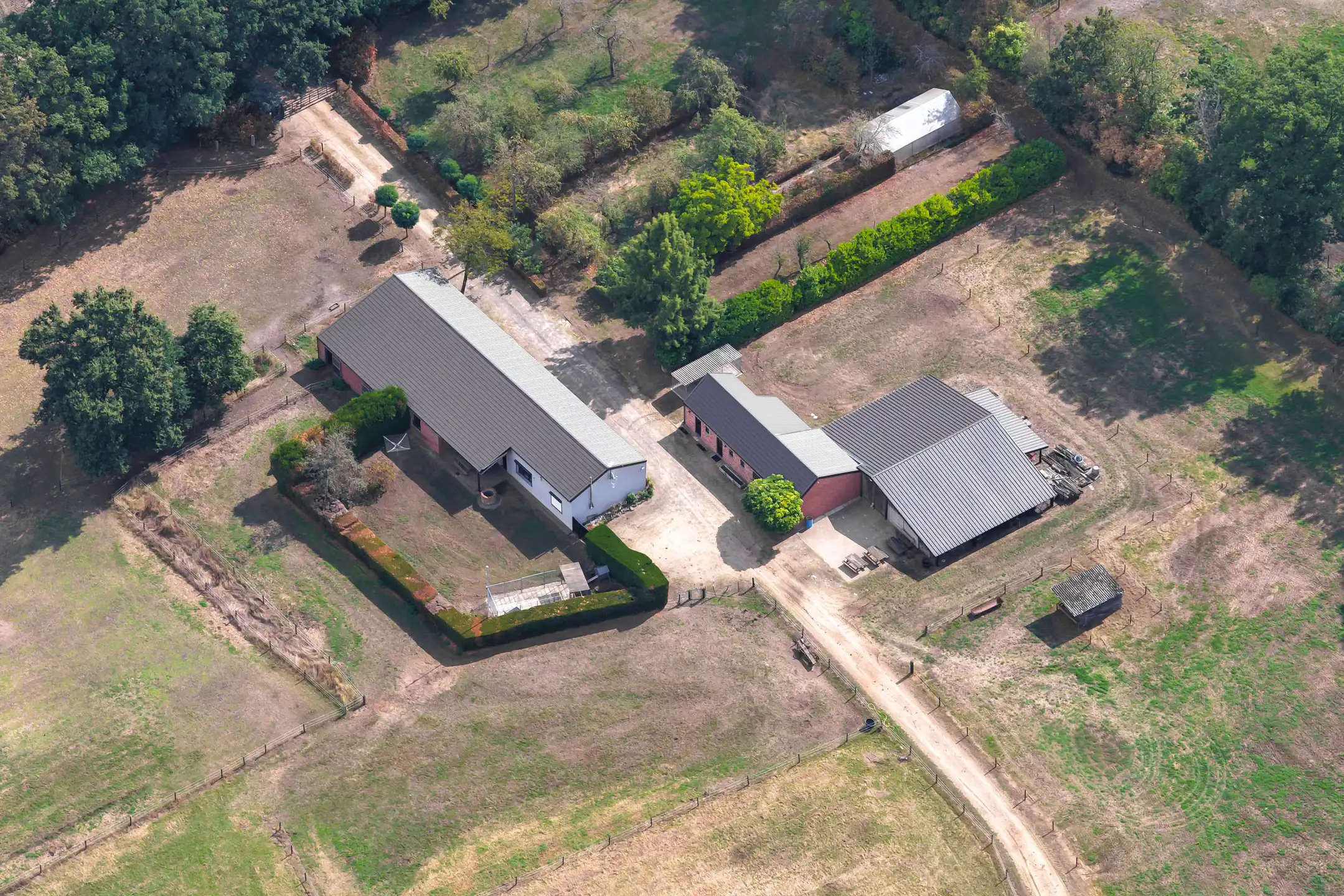 Unieke hoeve op een domein van maar liefst 8,56 Ha foto 2