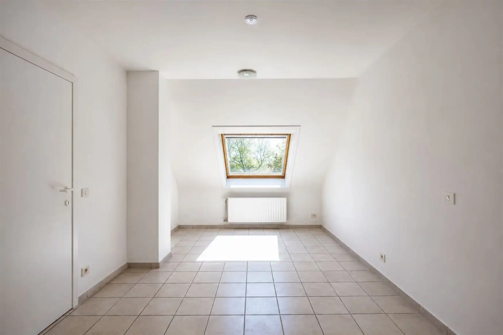 Ruime woning met zuidgerichte tuin en open zicht. foto 11