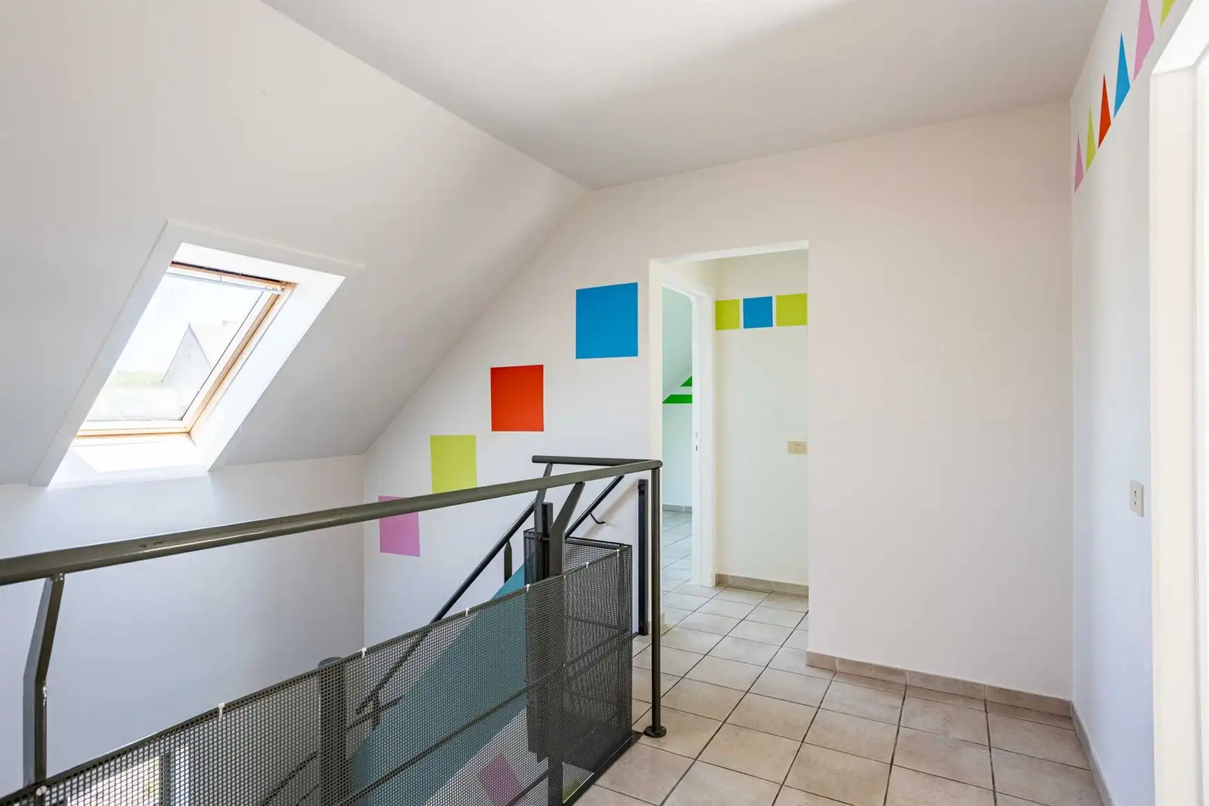 Ruime woning met zuidgerichte tuin en open zicht. foto 11