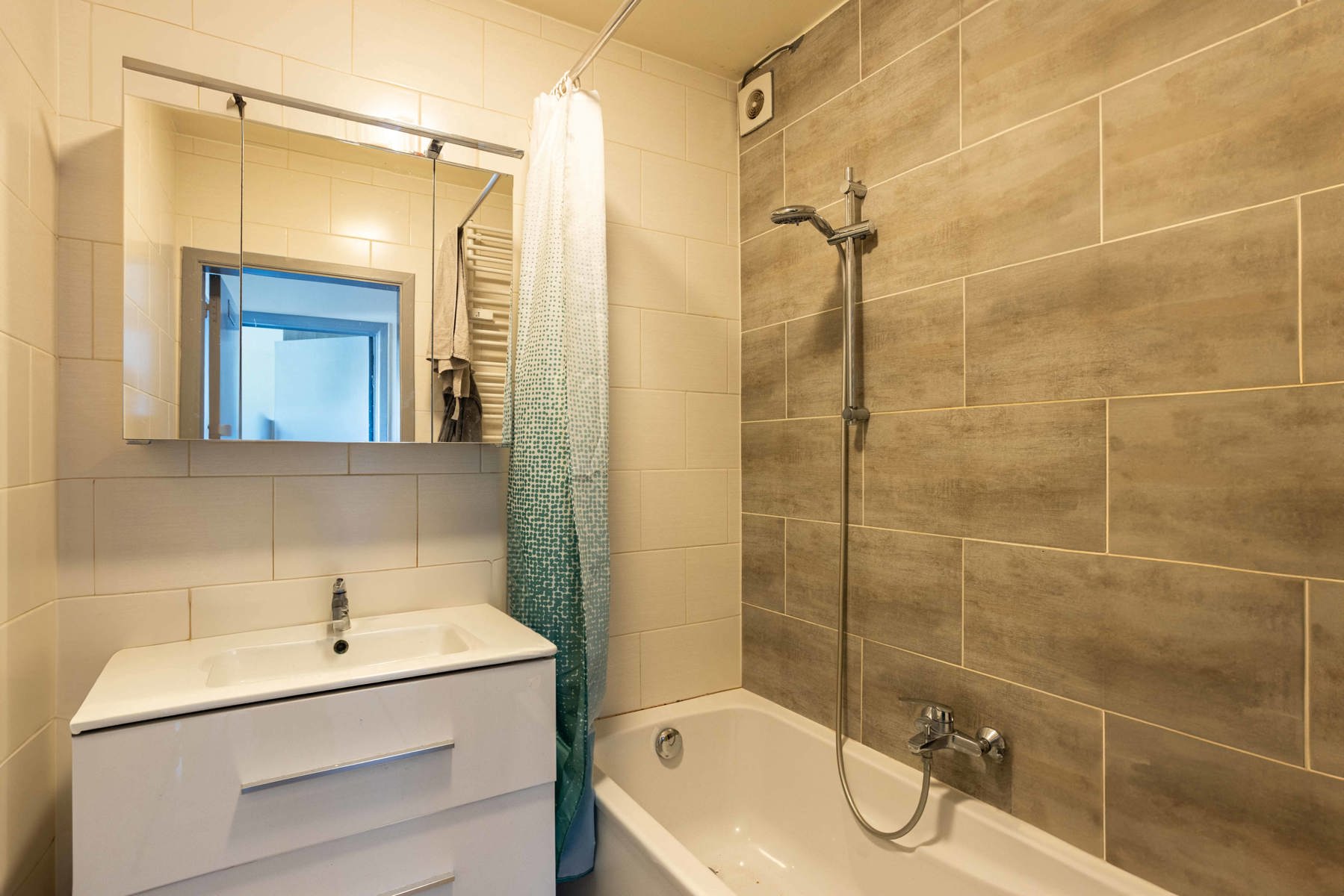 2 slaapkamer appartement met garage  foto 12