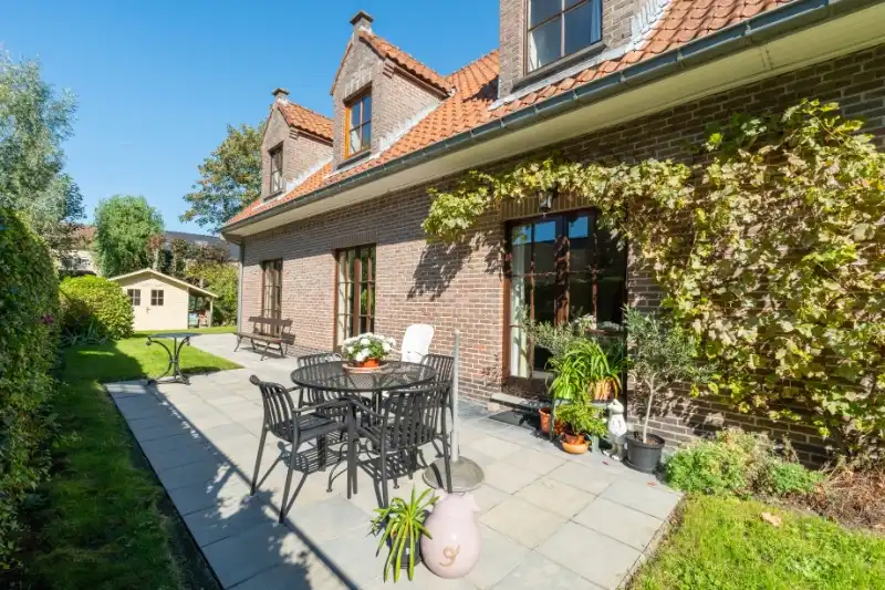 --- NIEUW --- Op te frissen ruime landelijke woning te Mariakerke! foto 3