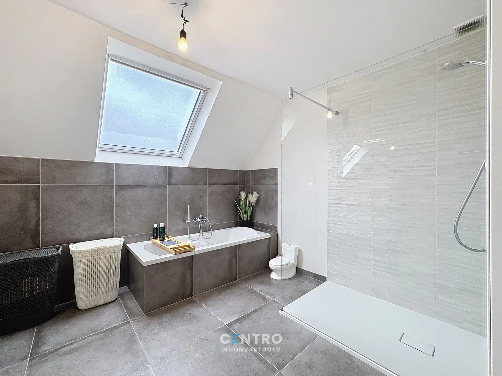 Recente ENERGIEZUINIGE HOB met alle COMFORT met 3 RUIME slpks, garage en LEUKE tuin! foto 13