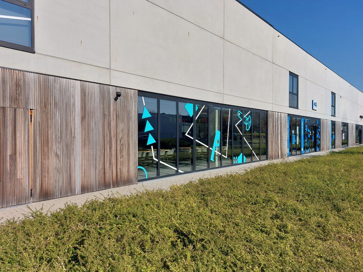 Commercieel gelegen showroom / kantoor van 276m² - nieuwbouw foto 3