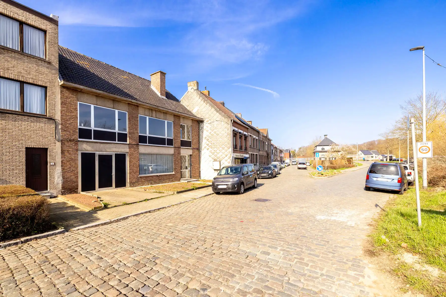 Te renoveren woning met 4 slaapkamers in Lier foto 2