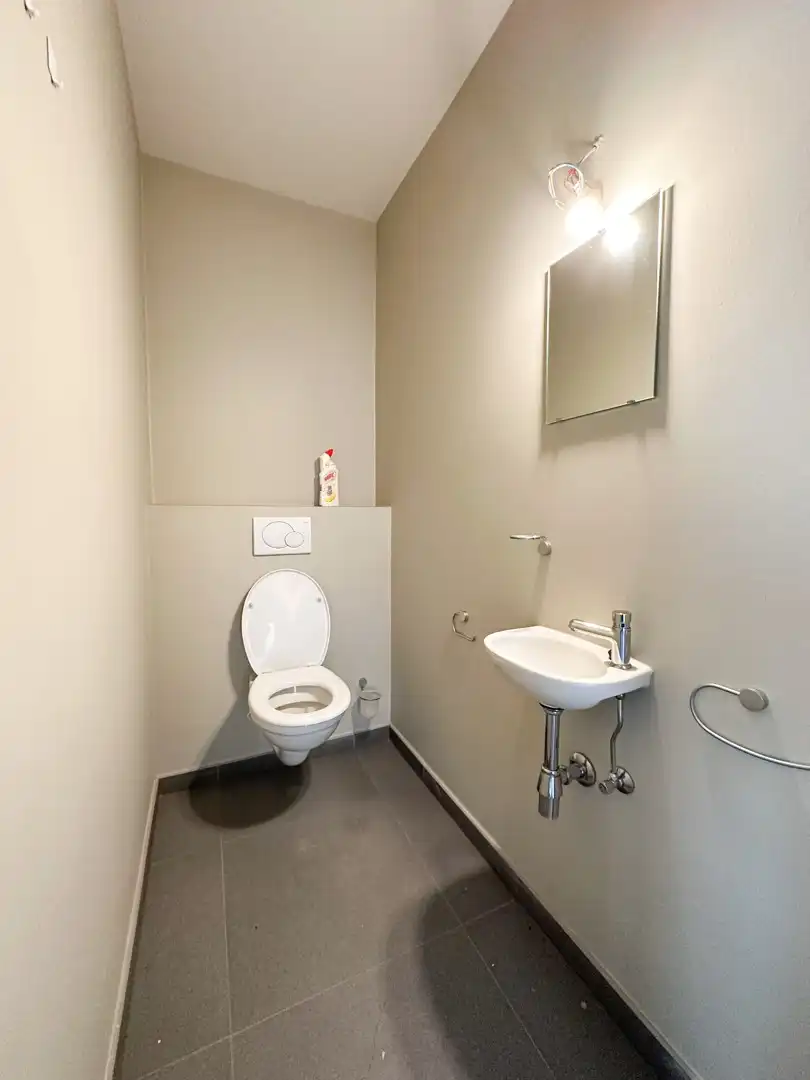 Uitstekend gelegen gelijkvloerse handelsruimte met maximale zichtbaarheid foto 8