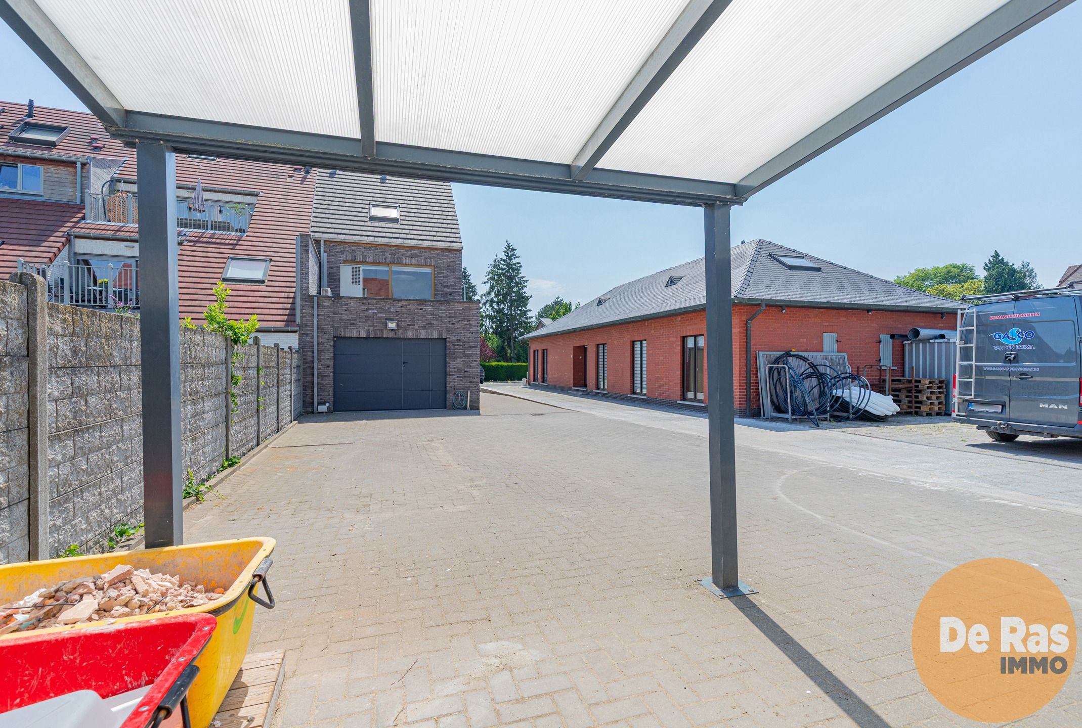 NIEUWERKERKEN - Recent gebouw met magazijn foto 31