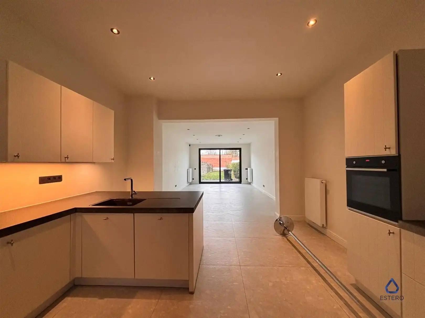 Ruime gezinswoning met drie slaapkamers  foto 3