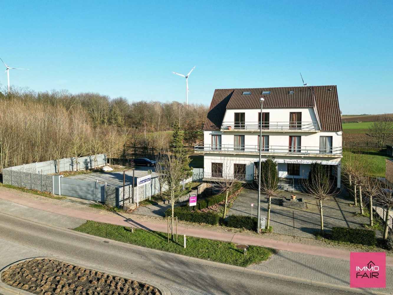 Polyvalent hotel op perceel van 2755 m² foto 3