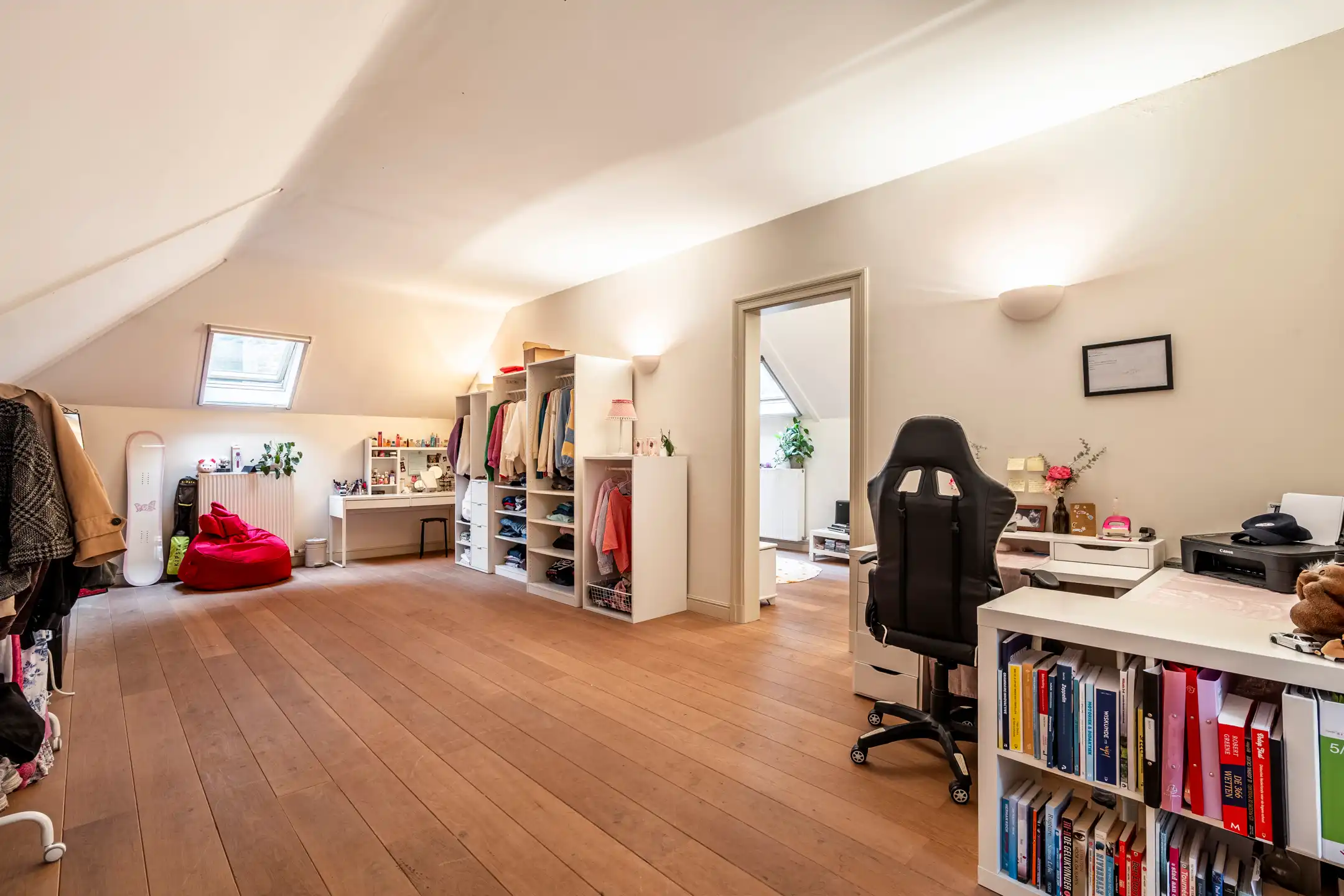 Ruime "manoir villa" gelegen in het gegeerde Hertebos te 's Gravenwezel. foto 29