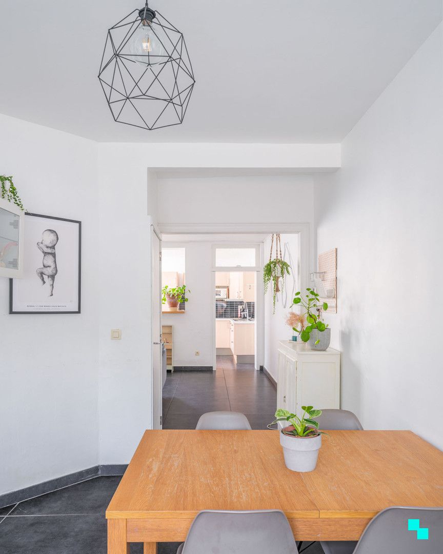 Charmante op te frissen woning met drie kamers en zonnige tuin foto 2