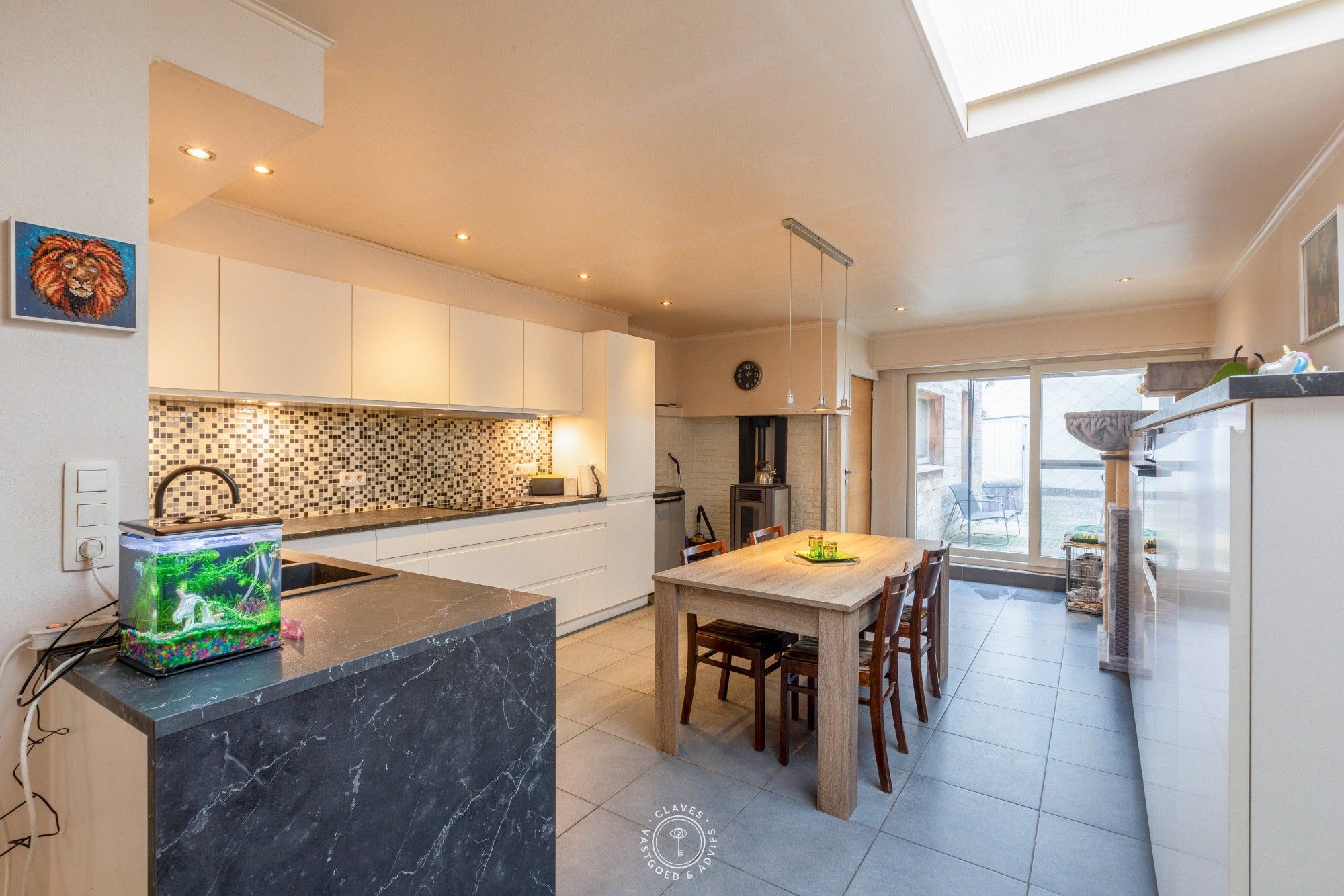 Drieslaapkamer woning met handelsfunctie aan het station van Beveren foto 4