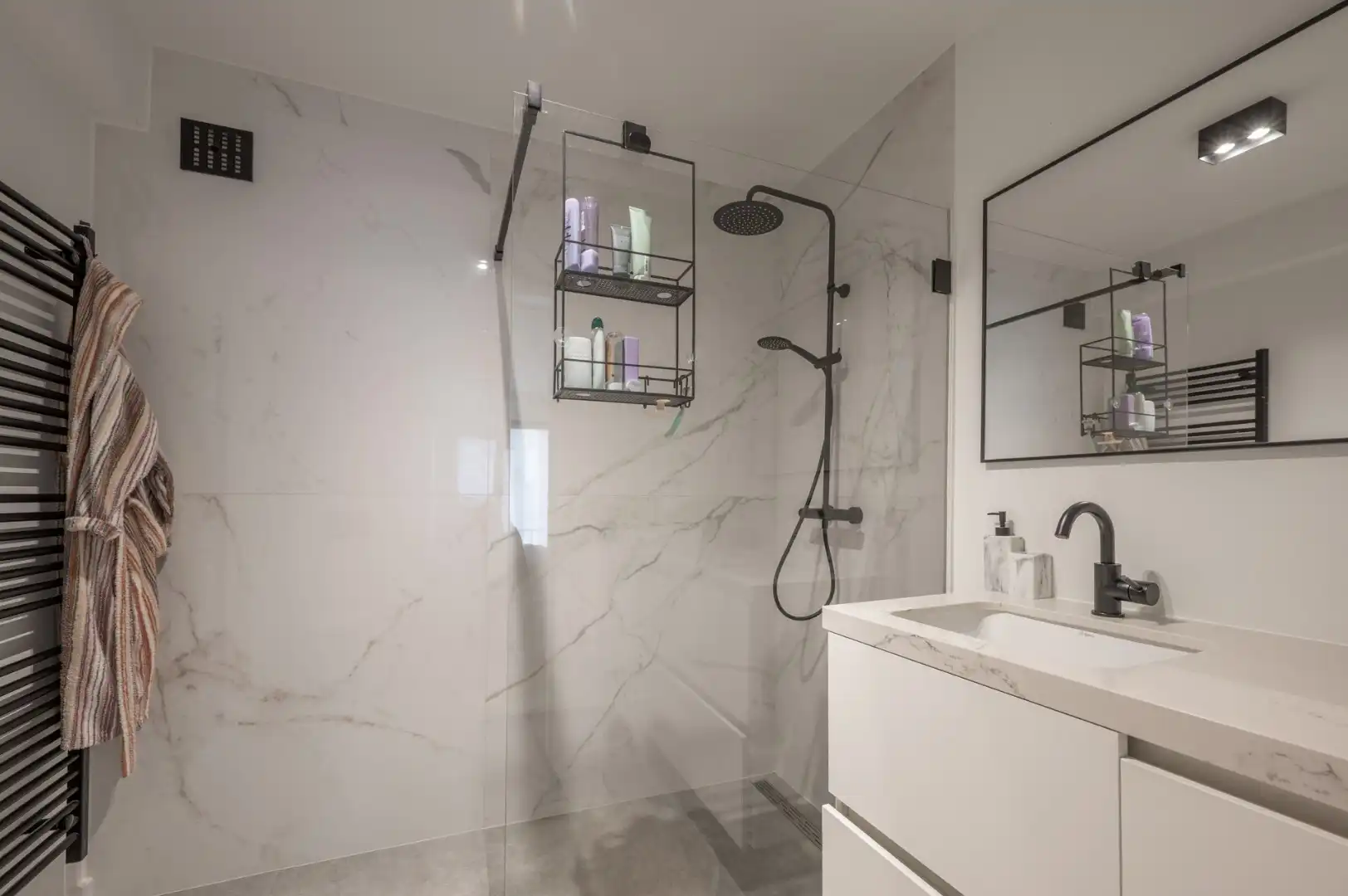Lichtrijk appartement met zijdelings zeezicht en prachtig open zicht over Duinbergen foto 15